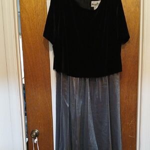 Elegant Black and Gray Maxi Dress